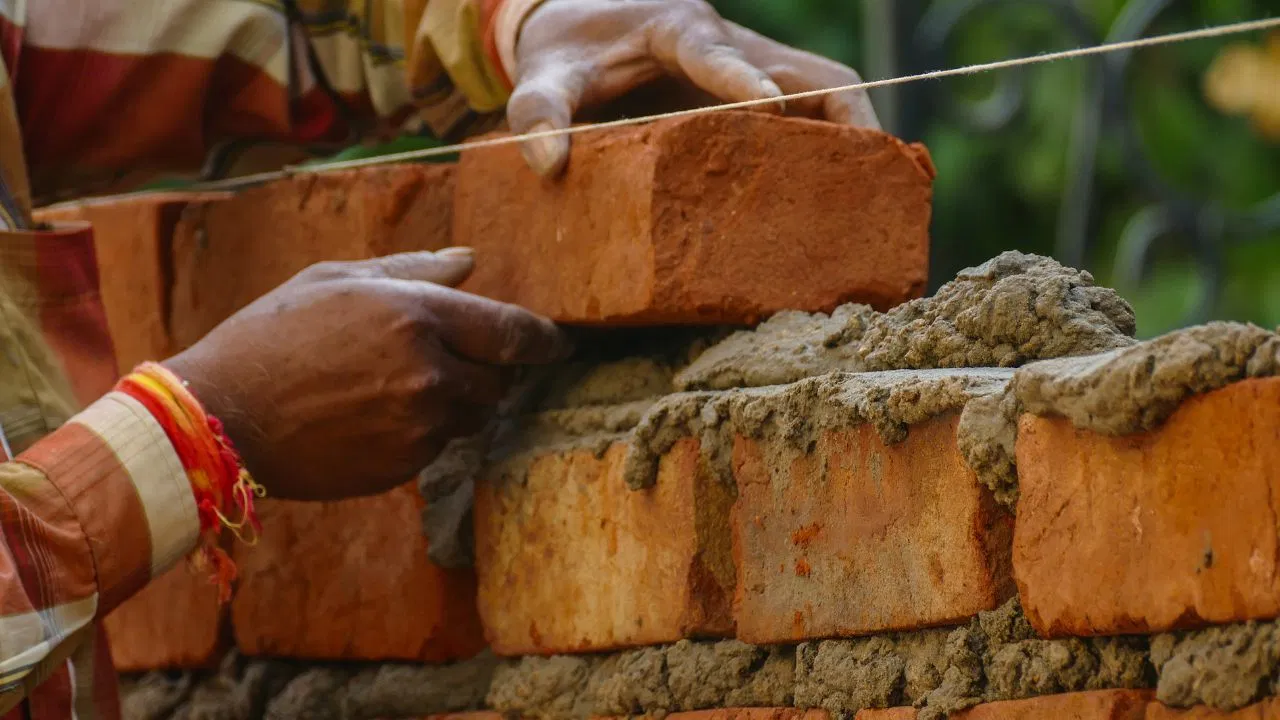 सीमेंट हो सकता है महंगा, घर बनवाना पड़ेगा और खर्चीला