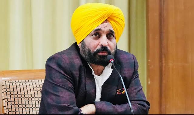 पंजाब में हाउसिंग डेवलपमेंट की कमान मुख्य सचिव को सौंपने पर विपक्ष ने आप सरकार को घेरा