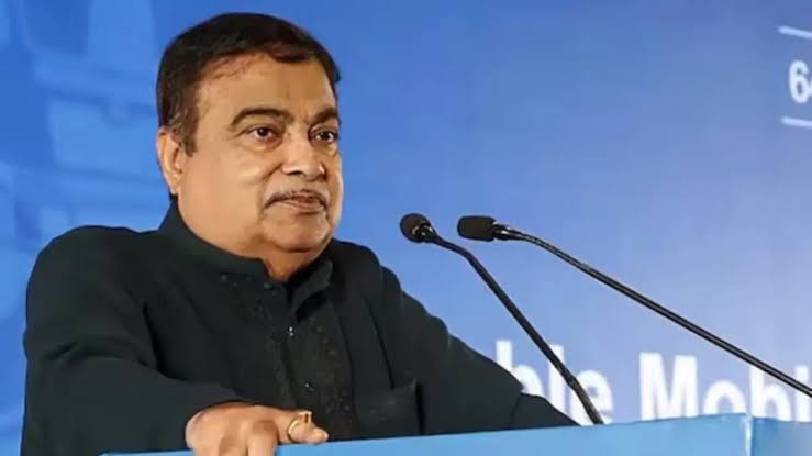 दोपहिया वाहनों से टोल टैक्स वसूली की खबरें निराधार: नितिन गडकरी