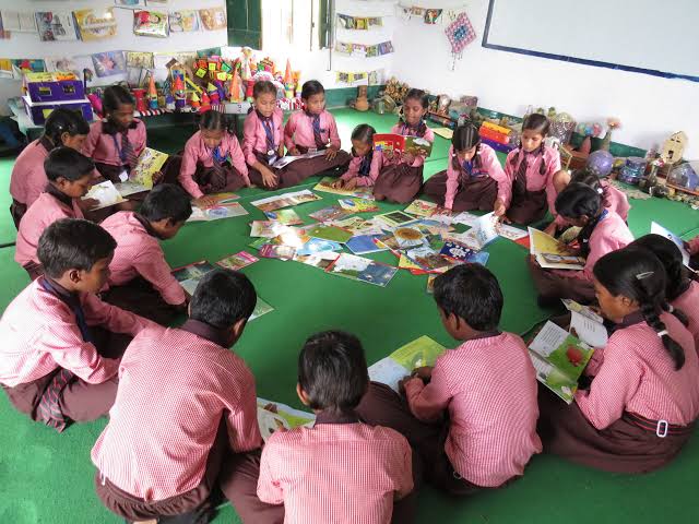 परिषदीय स्कूलों के विलय के खिलाफ विरोध तेज, आंदोलन की चेतावनी