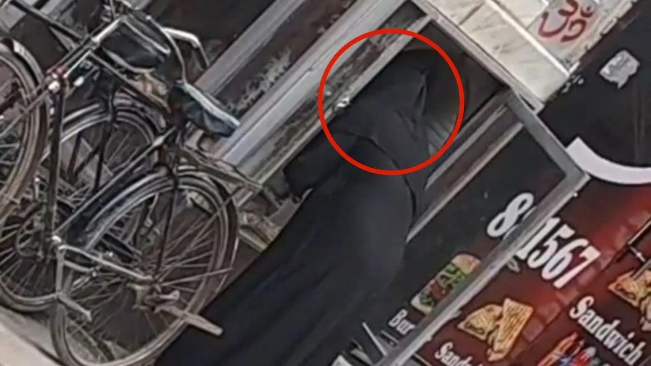 मन्नत पूरी होने पर शिव मंदिर पहुंची मुस्लिम महिला, बोलीं- 'भोलेनाथ सबके हैं'