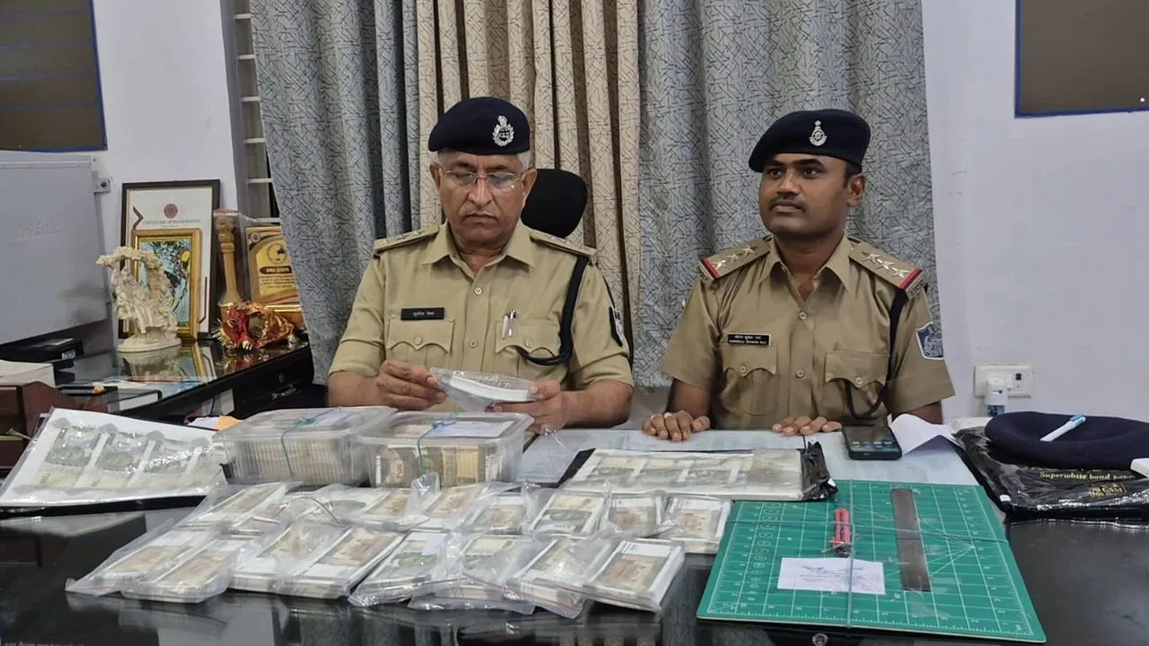 जबलपुर में नकली नोटों की फैक्ट्री का भंडाफोड़, 18 लाख की फर्जी करेंसी बरामद