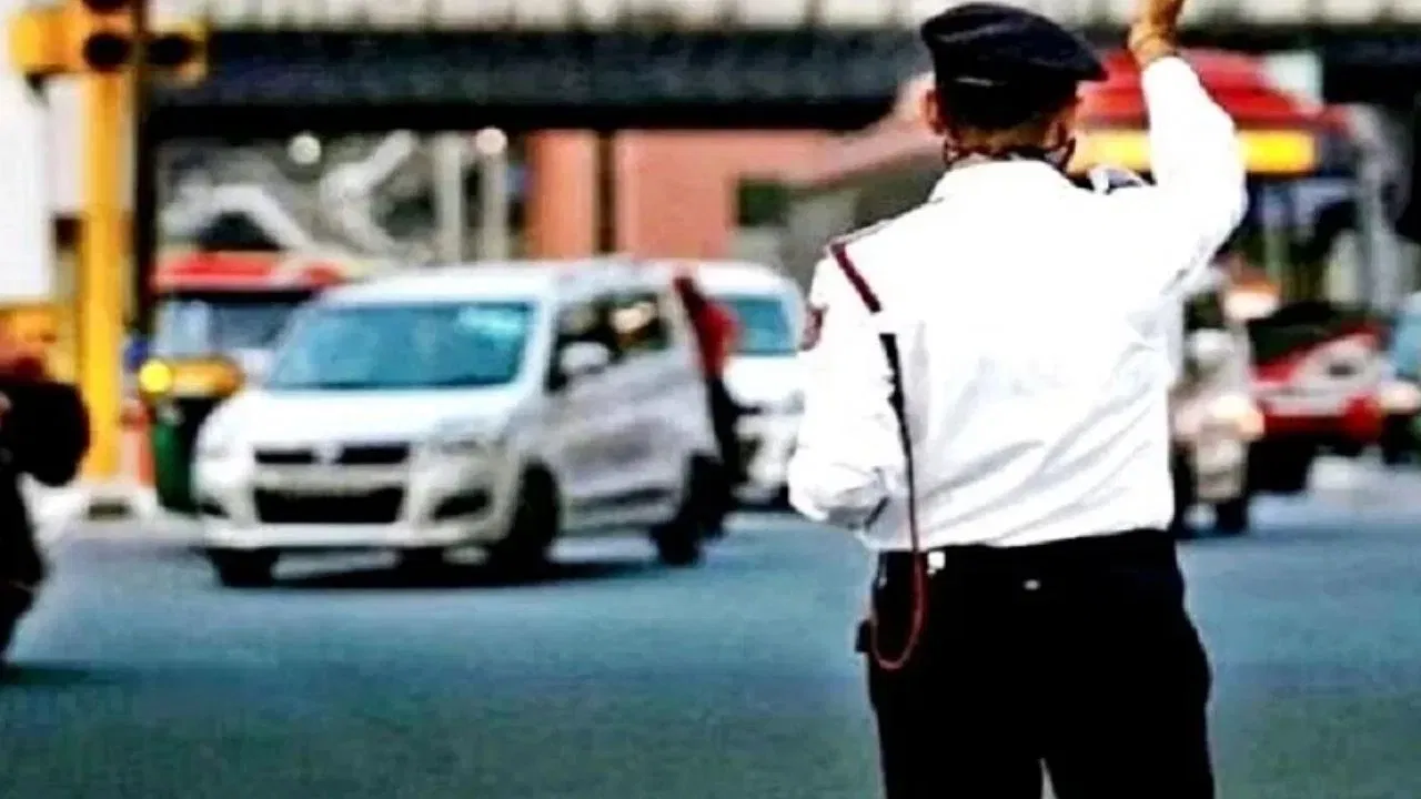 गाजियाबाद में ट्रैफिक चालानों में आई 50% गिरावट, नई व्यवस्था का दिखा असर
