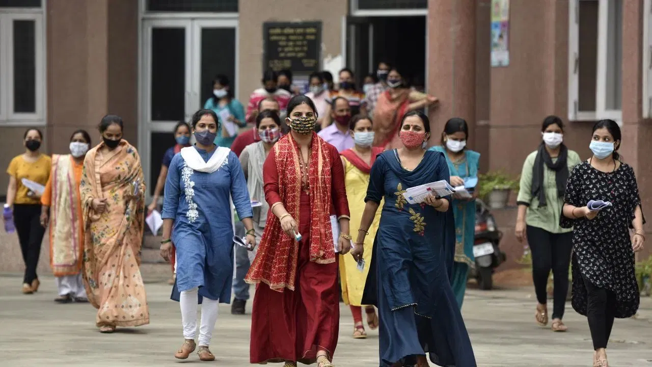 यूपी में पीजीटी भर्ती परीक्षा स्थगित, नई तारीखों का जल्द होगा ऐलान