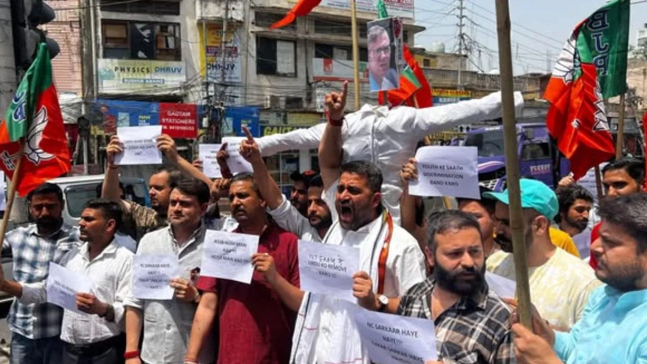 नायब तहसीलदार भर्ती में उर्दू अनिवार्य, जम्मू में भड़का विरोध