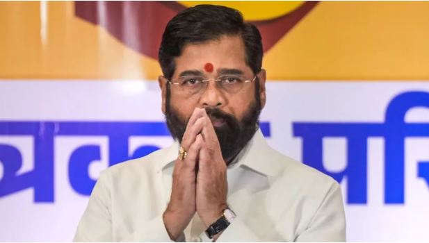 किडनी मरीज की मदद को आगे आए शिंदे, चार्टर्ड प्लेन से कराई मुंबई रवाना