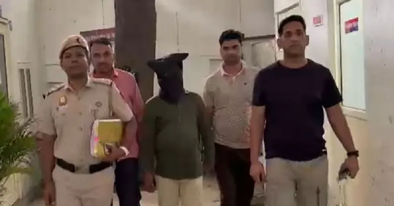 जुआ खेलते आप पार्षद गिरफ्तार, कार्यालय से ₹4.35 लाख बरामद