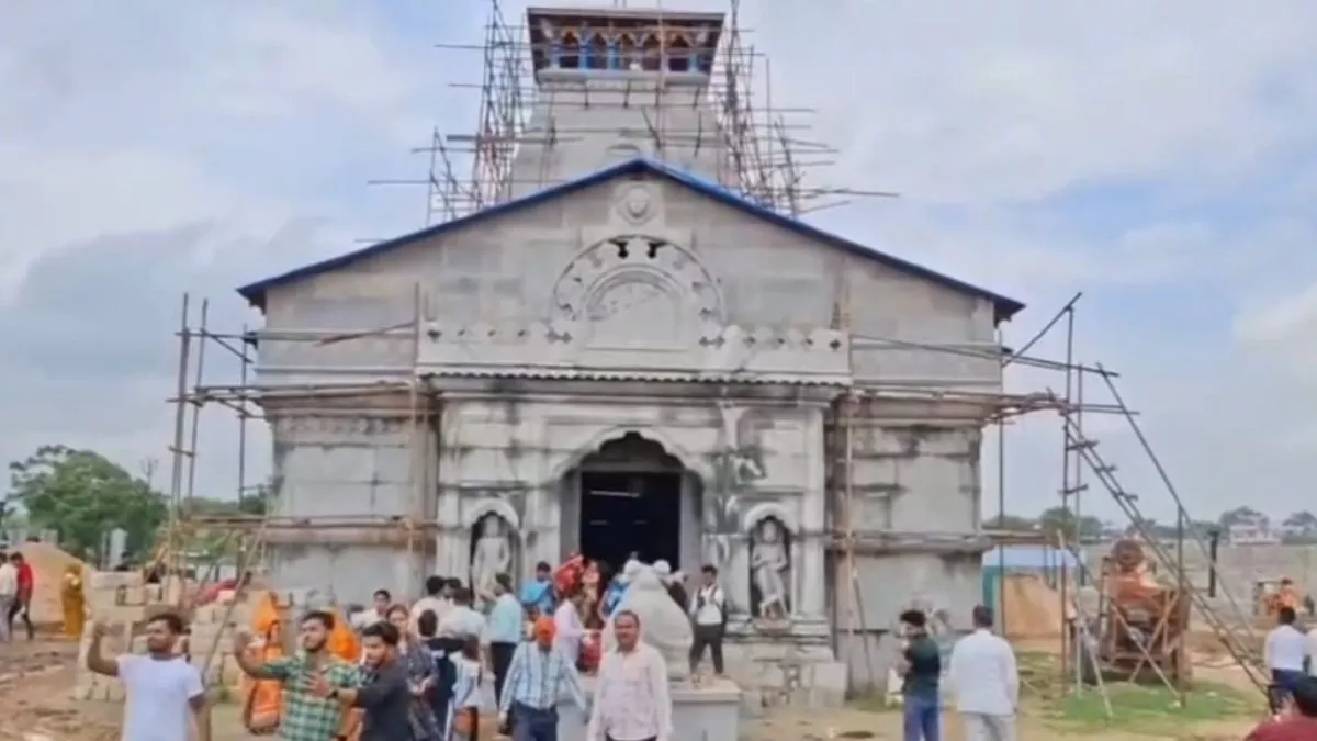 इटावा में केदारनाथ जैसे मंदिर का निर्माण बना विवाद का कारण, तीर्थ पुरोहितों ने जताया विरोध