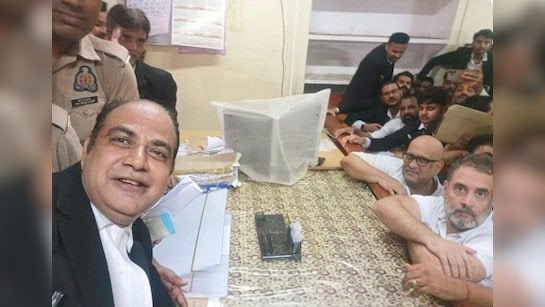 'जज की सेल्फी' निकली फर्जी, राहुल गांधी के साथ तस्वीर लेने वाला निकला वकील