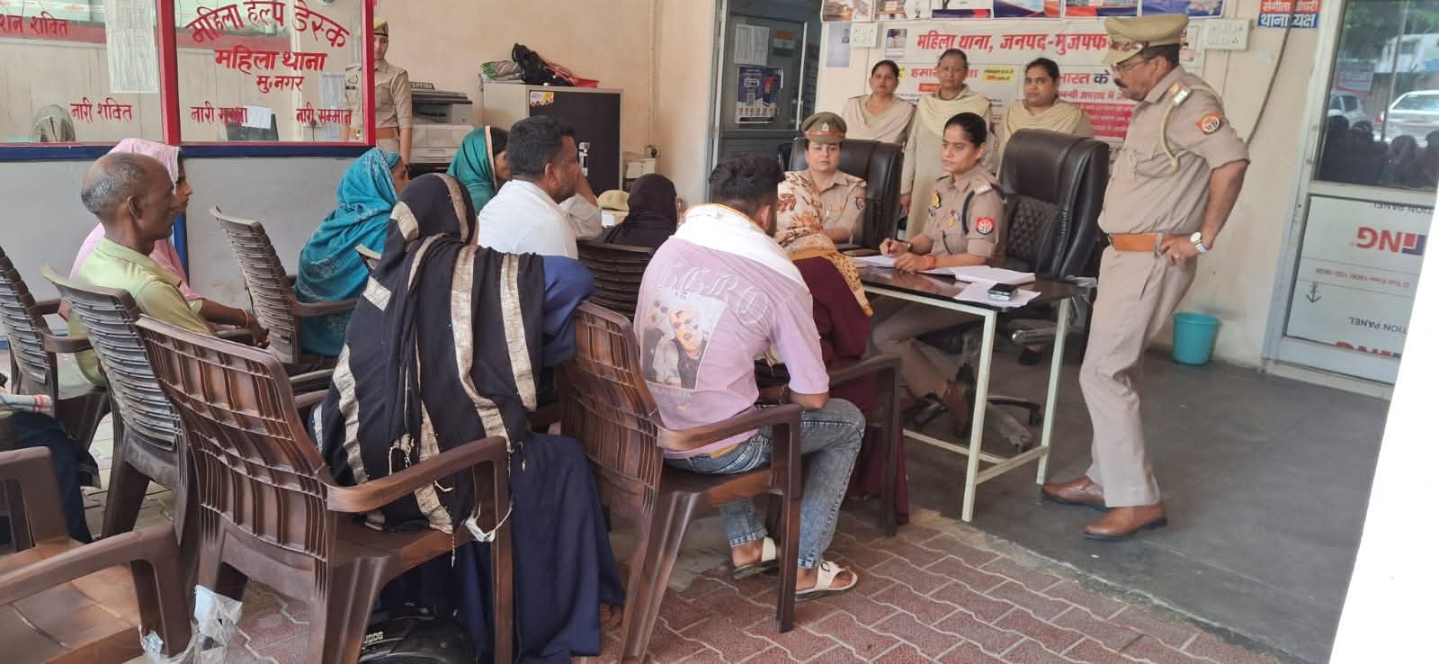 मुजफ्फरनगर: समाधान दिवस पर पुलिस अधिकारियों ने सुनी शिकायतें