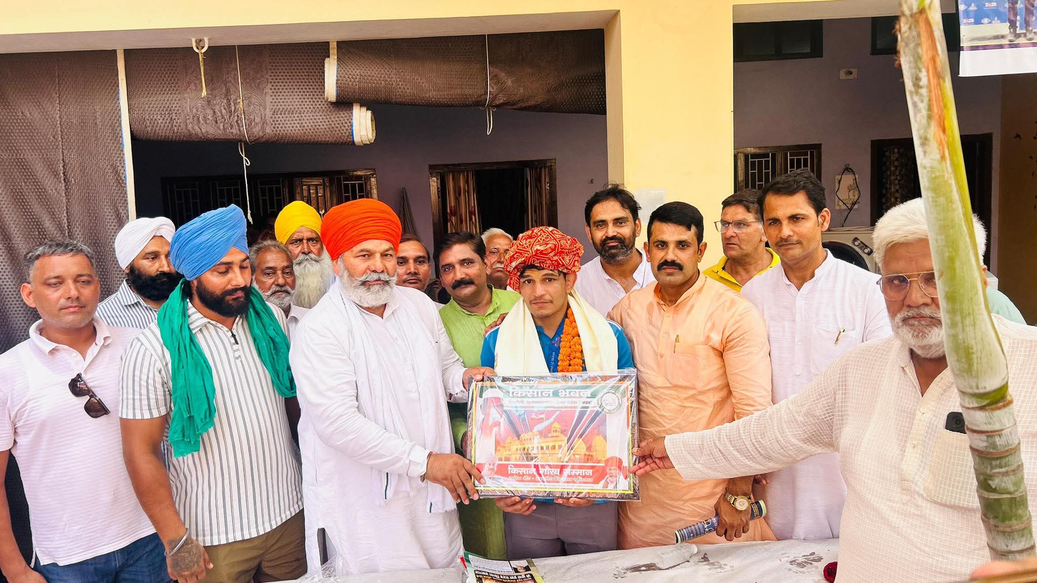 भारत केसरी आयुष खोखर का भव्य स्वागत, अमेरिका में गोल्ड जीतकर बढ़ाया गांव का मान