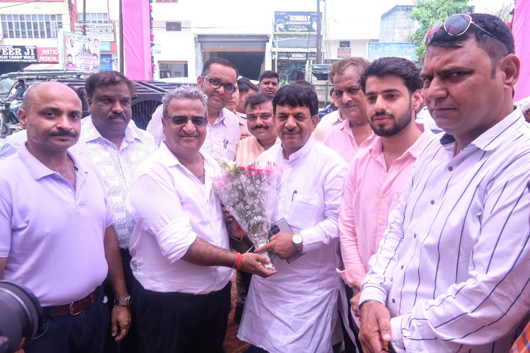 राज्यमंत्री कपिलदेव अग्रवाल ने किया 'केक स्टूडियो नंदी' बेकरी का शुभारंभ