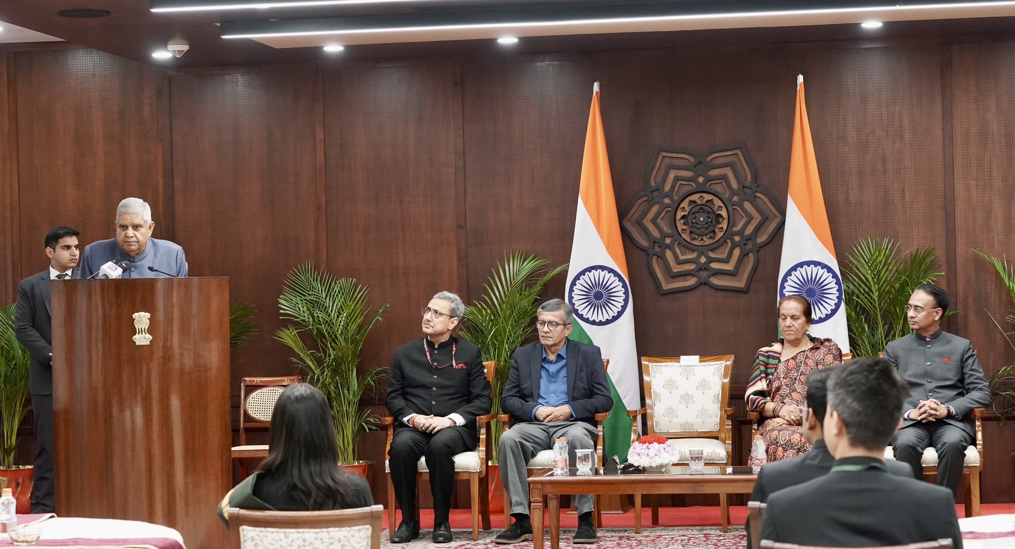 भारत की संप्रभुता सर्वोपरि, हर मुद्दे पर प्रतिक्रिया जरूरी नहीं: जगदीप धनखड़