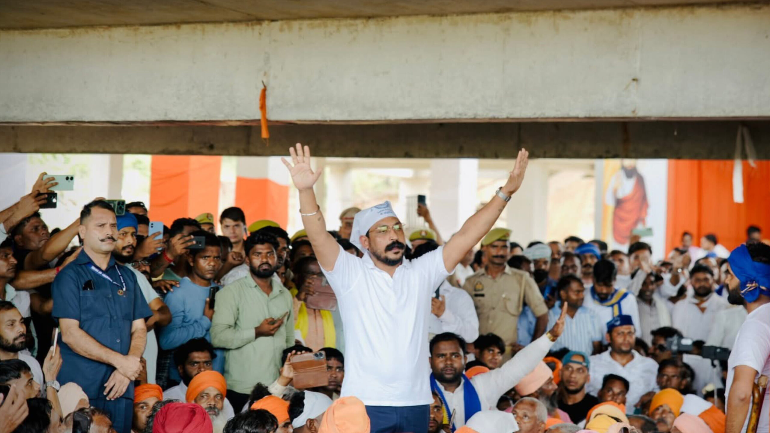 धर्मस्थलों को तो बख्श दीजिए !