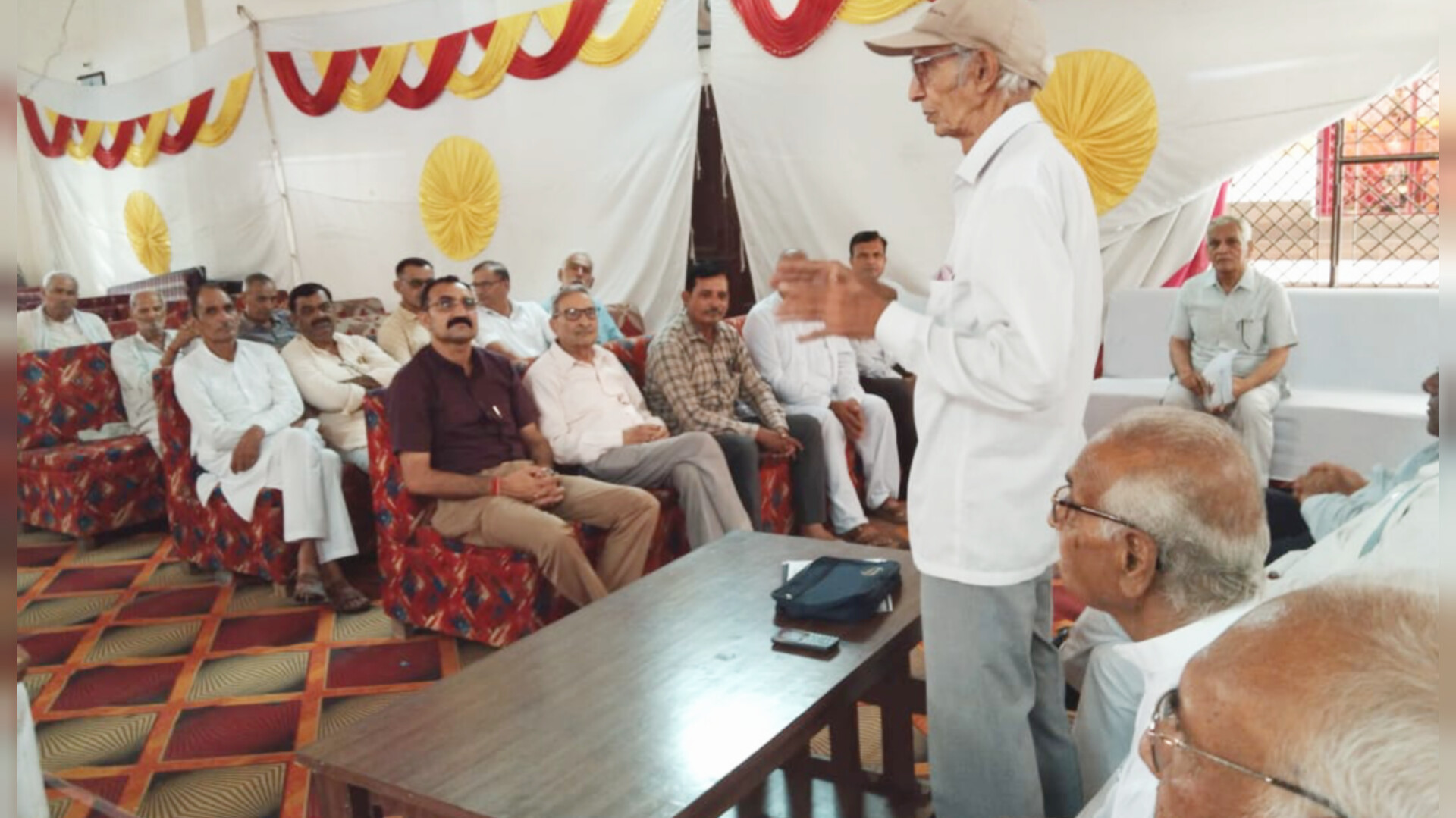 वीरेन्द्र वर्मा विचार मंच ट्रस्ट की बैठक संपन्न, प्रतिभावान छात्रों को मिलेगा सम्मान