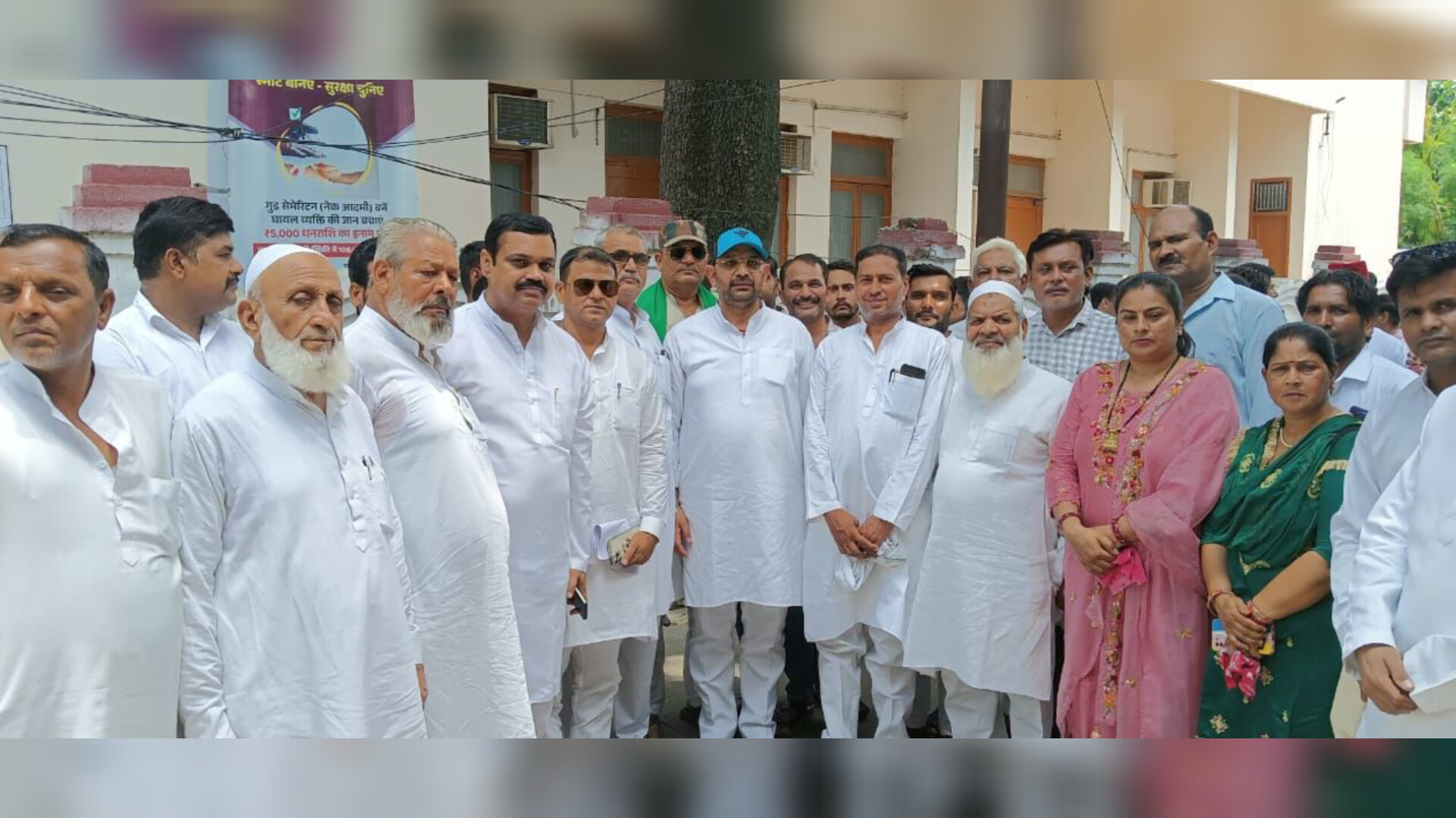 मुजफ्फरनगर: इकरा हसन से दुर्व्यवहार पर सपा कार्यकर्ताओं ने सौंपा ज्ञापन, की कार्रवाई की मांग
