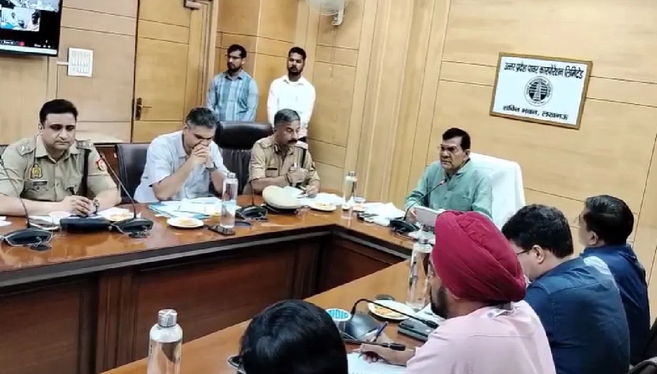 बिजली विभाग कोई बनिया की दुकान नहीं, अफसरों पर बरसे ऊर्जा मंत्री एके शर्मा