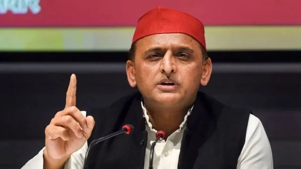 जनेश्वर मिश्र ट्रस्ट विवाद: अखिलेश यादव को हाईकोर्ट से राहत, बंगला खाली कराने पर रोक