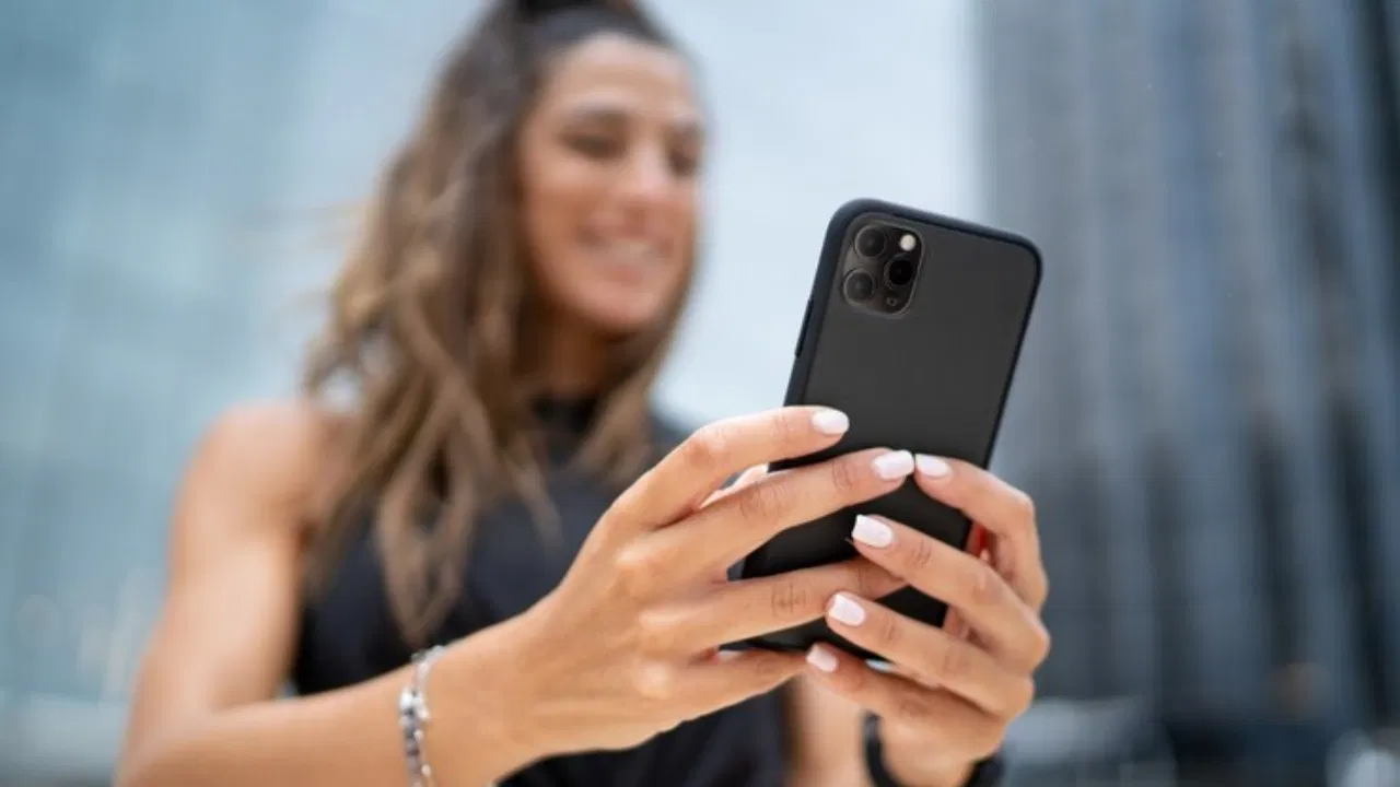 iPhone का छुपा फीचर, जिससे बिना चैट ऐप के हो सकती है प्राइवेट बातचीत