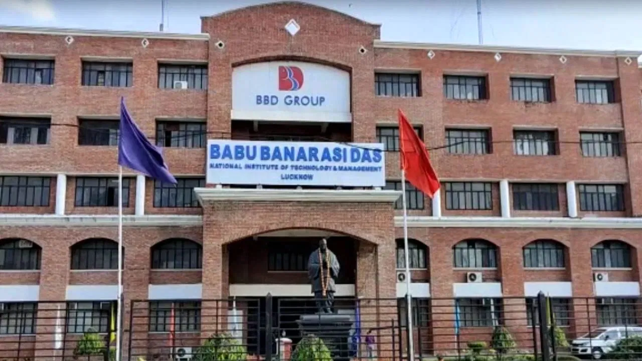 लखनऊ में बीबीडी ग्रुप पर आयकर विभाग की बड़ी कार्रवाई, 100 करोड़ की संपत्ति जब्त