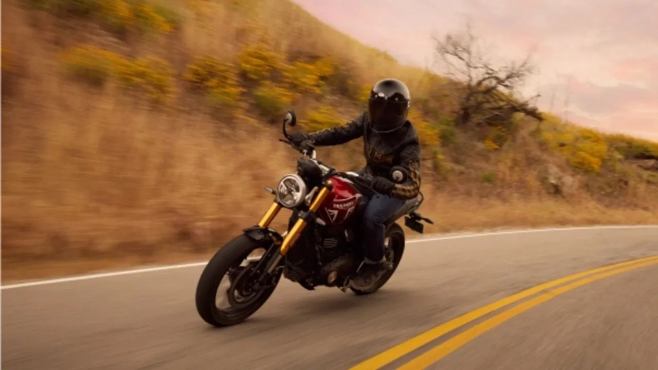 Triumph Speed 400 पर ₹7600 की बंपर डील, Royal Enfield की बढ़ी टेंशन
