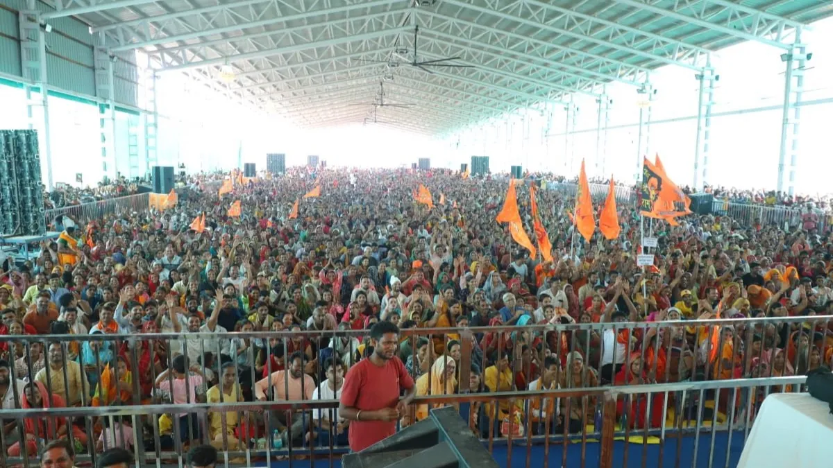 बागेश्वर धाम में टेंट गिरने से श्रद्धालु की मौत, 8 घायल