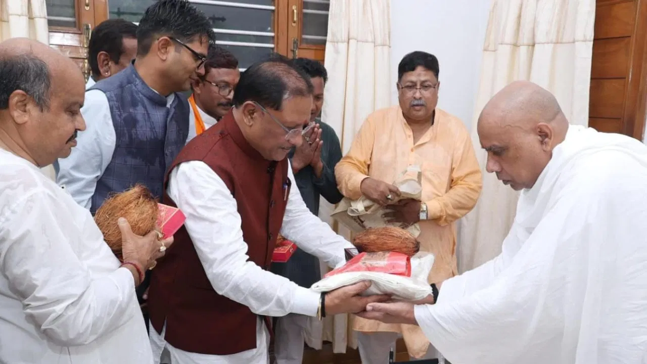 गुरु पूर्णिमा पर रायगढ़ पहुंचे विष्णुदेव साय, अघोर गुरुपीठ में किए दर्शन