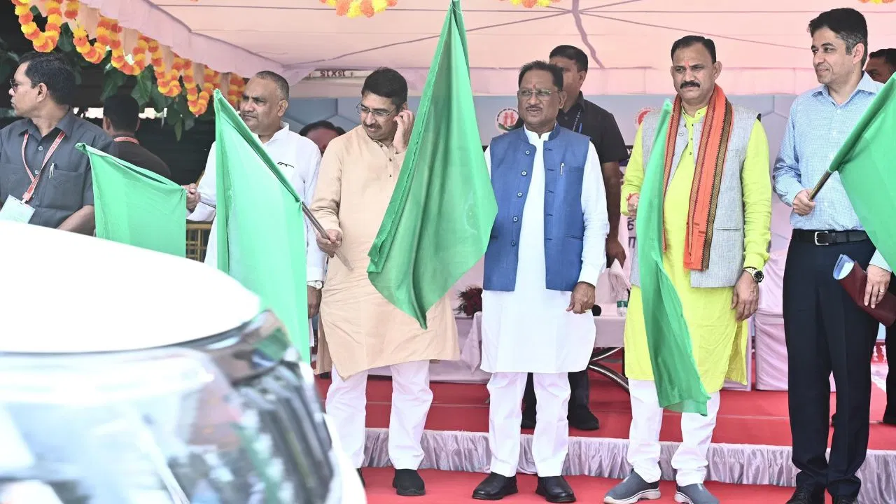 छत्तीसगढ़ में स्वास्थ्य सेवाओं का विस्तार, सीएम ने 151 मोबाइल यूनिट्स को दी हरी झंडी