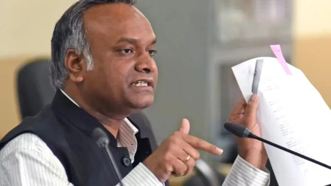 संविधान की प्रस्तावना से छेड़छाड़ न करें, पहले भाजपा अपना संविधान देखे: प्रियांक खरगे