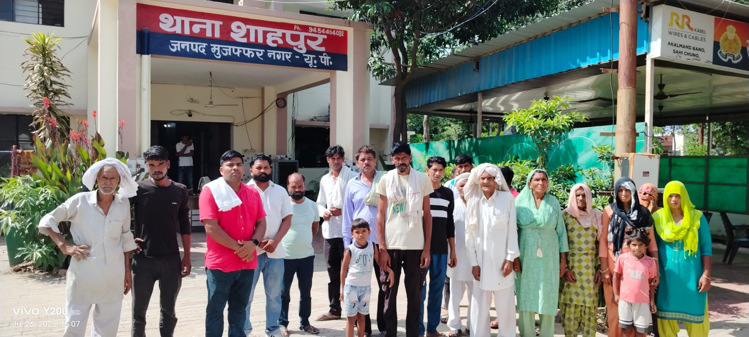 शाहपुर में दबंगों और नेताओं का दबदबा, पुलिस कार्रवाई पर उठे सवाल