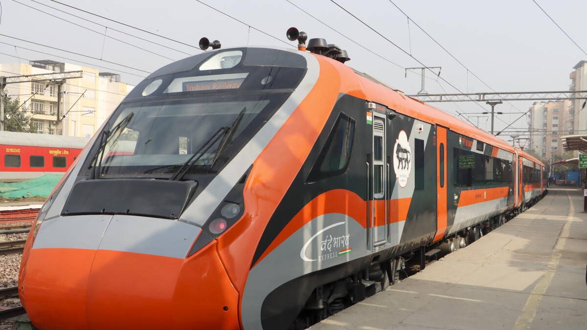 अब हापुड़ में भी रुकेगी वंदे भारत ट्रेन, अयोध्या-वाराणसी यात्रा होगी आसान