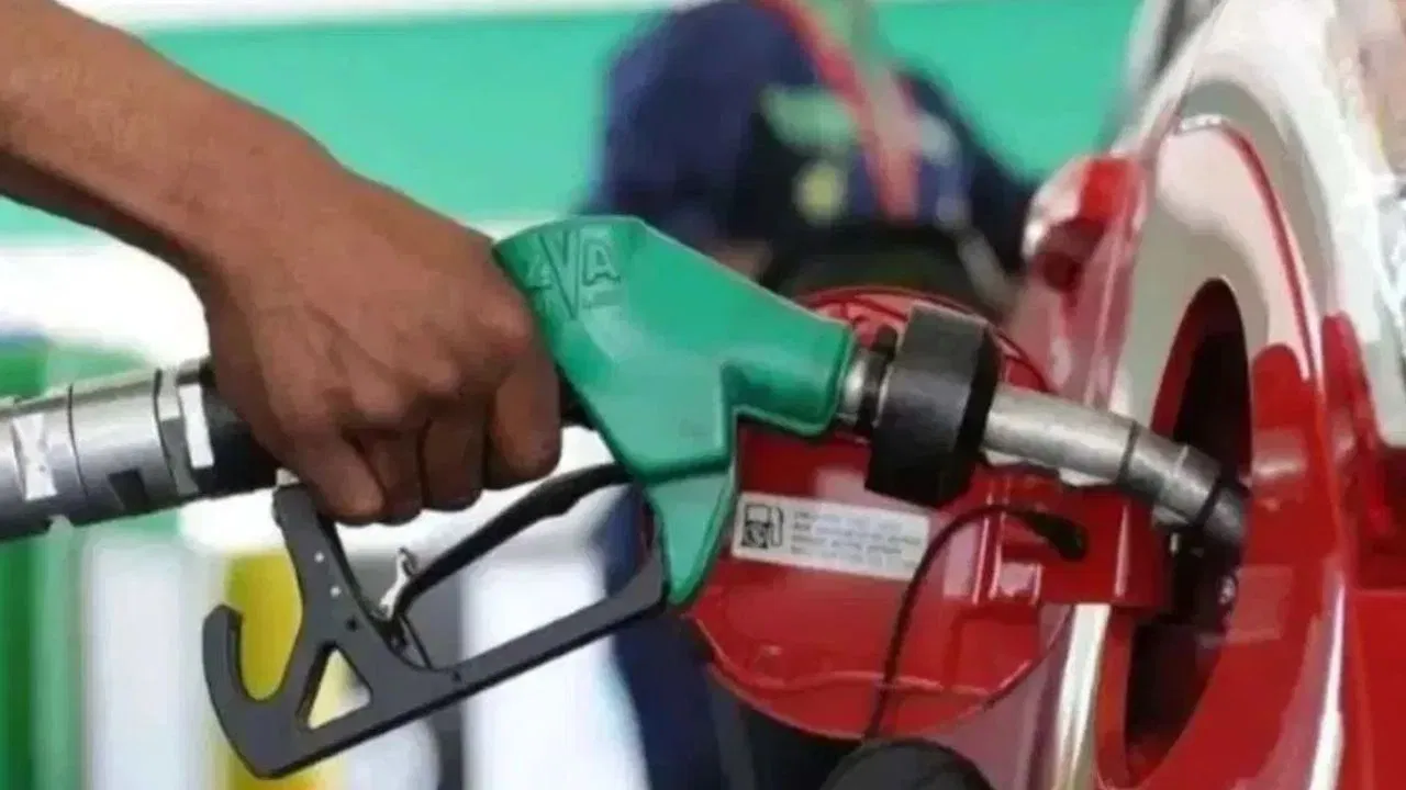 पुरानी गाड़ियों पर ईंधन बैन पर ब्रेक! दिल्ली सरकार ने CAQM से लगाई रोक की गुहार