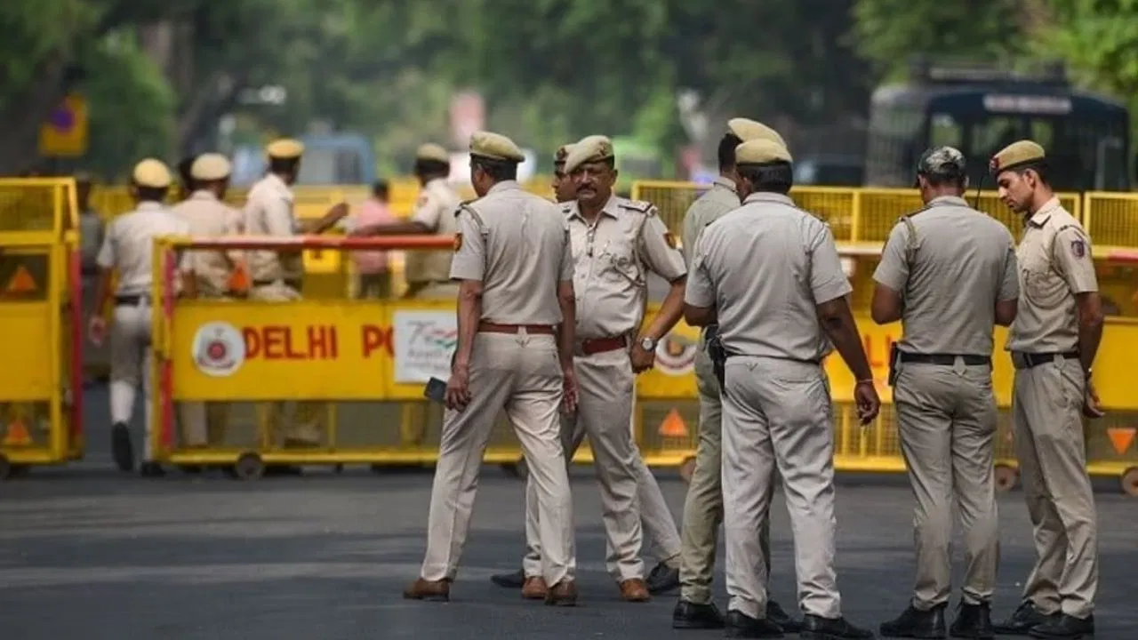मजनू का टीला में दोहरा हत्याकांड: युवती और बच्ची की बेरहमी से हत्या, प्रेमी पर शक