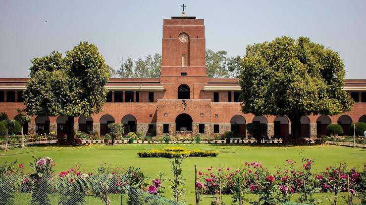 दिल्ली: सेंट थॉमस स्कूल और सेंट स्टीफंस कॉलेज को बम से उड़ाने की धमकी, जांच में जुटी पुलिस