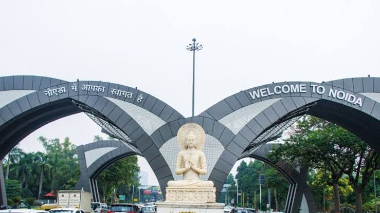 नोएडा की 50 अवैध सोसायटियों पर चलेगा बुलडोजर, देखें किस-किस को मिला नोटिस