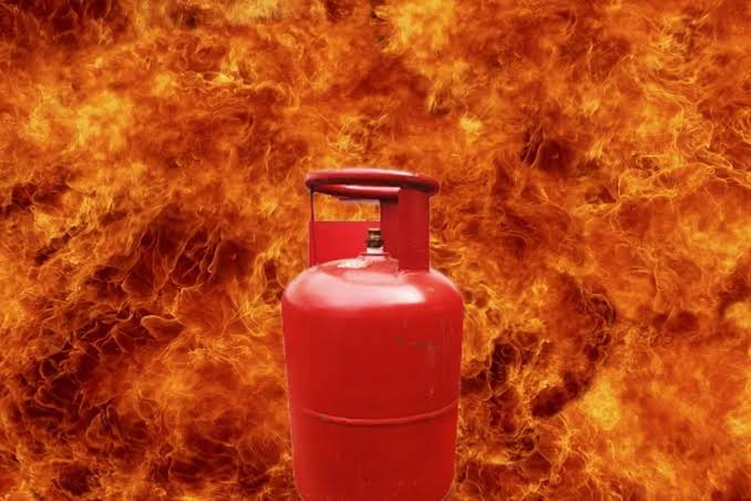 देहरादून में गैस सिलेंडर फटने से हड़कंप, एक ही परिवार के पांच लोग झुलसे