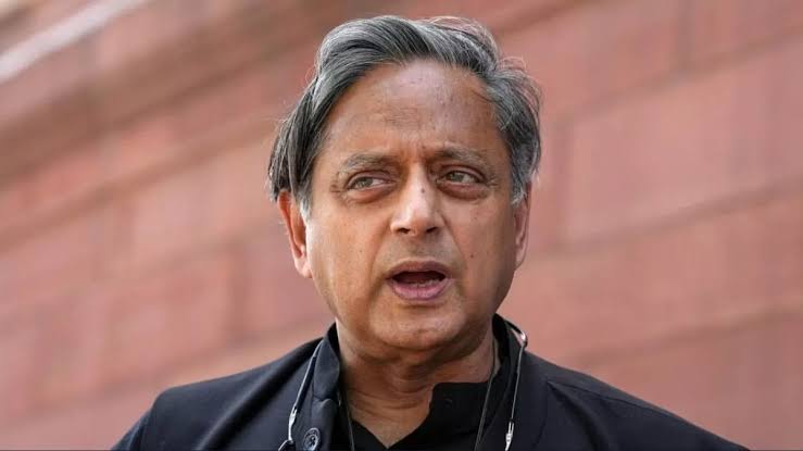 आपातकाल पर थरूर ने कांग्रेस पर साधा निशाना, बोले- अनुशासन के नाम पर हुई थी क्रूरता