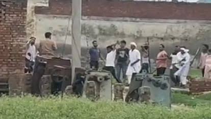 जमीन विवाद में भिड़े दो पक्ष, पुलिस पर भी किया पथराव; दो सिपाही घायल