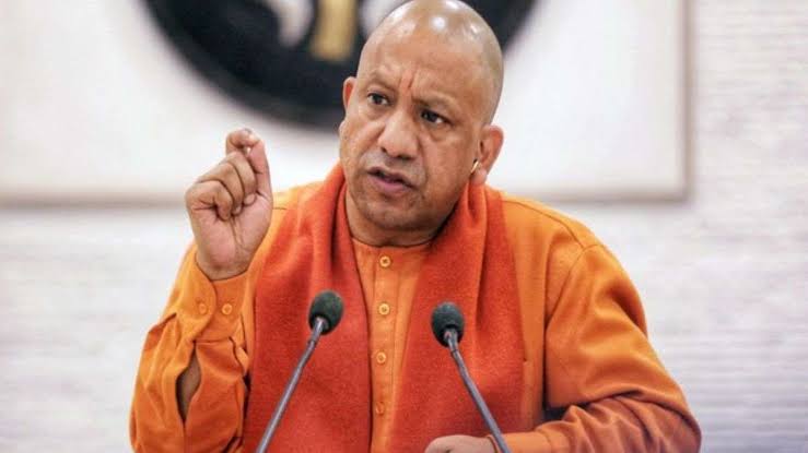 'व्यवस्था सुधारें अन्यथा कार्रवाई तय', बिजली कटौती पर अधिकारियों से बोले सीएम योगी