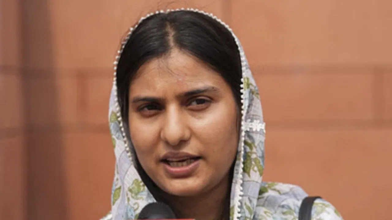 एआई तकनीक से बनाया फर्जी अश्लील वीडियो, सांसद इकरा हसन से मांगी माफी