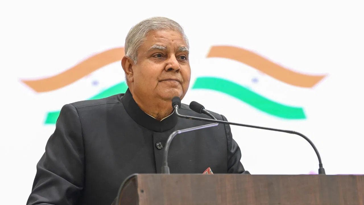 ‘एक घंटे में क्या हुआ?’- धनखड़ के इस्तीफे पर विपक्ष ने जताई हैरानी