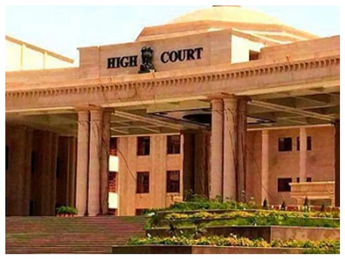 रामपाल की किताबों पर विवाद, लखनऊ हाईकोर्ट ने सरकार से पूछा- क्या कदम उठाए?
