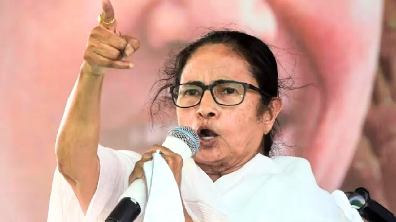 भाषा के आधार पर भेदभाव बर्दाश्त नहीं: ममता बनर्जी ने केंद्र को घेरा