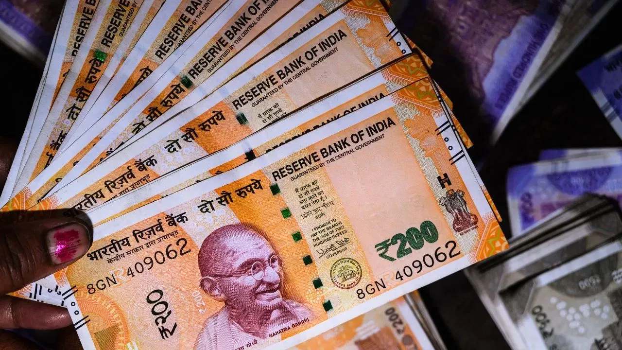 बैंक खाते से 9.30 लाख की धोखाधड़ी, महिला गिरफ्तार