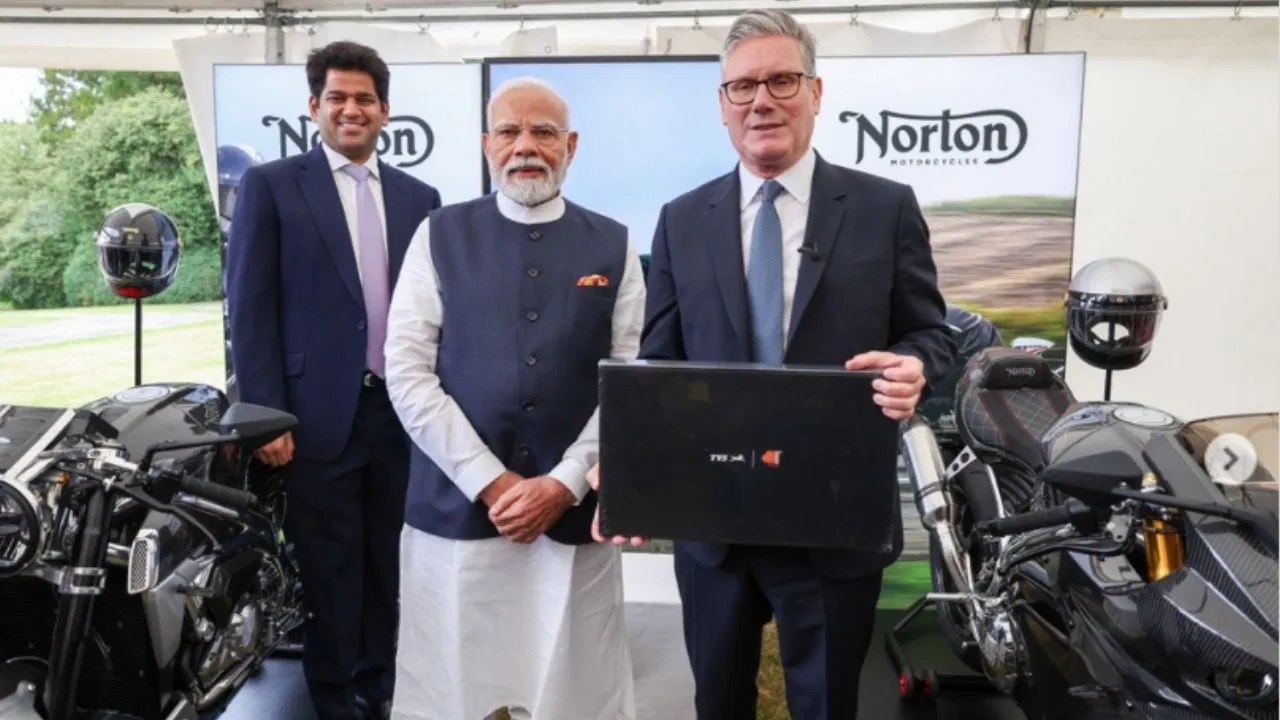 UK में जिस बाइक के साथ नजर आए पीएम मोदी, भारत में उसकी एंट्री तय