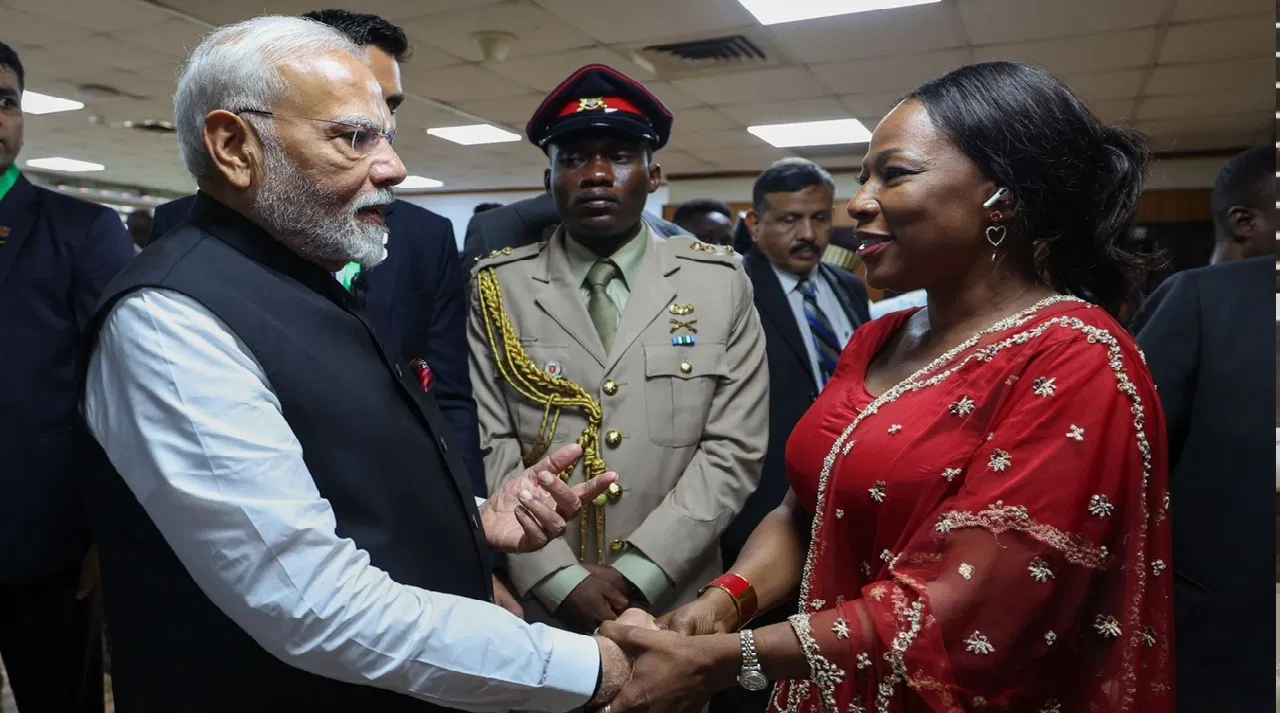 पीएम मोदी का घाना में भव्य स्वागत, सांसदों ने भारतीय संस्कृति को पहनावे से किया नमन