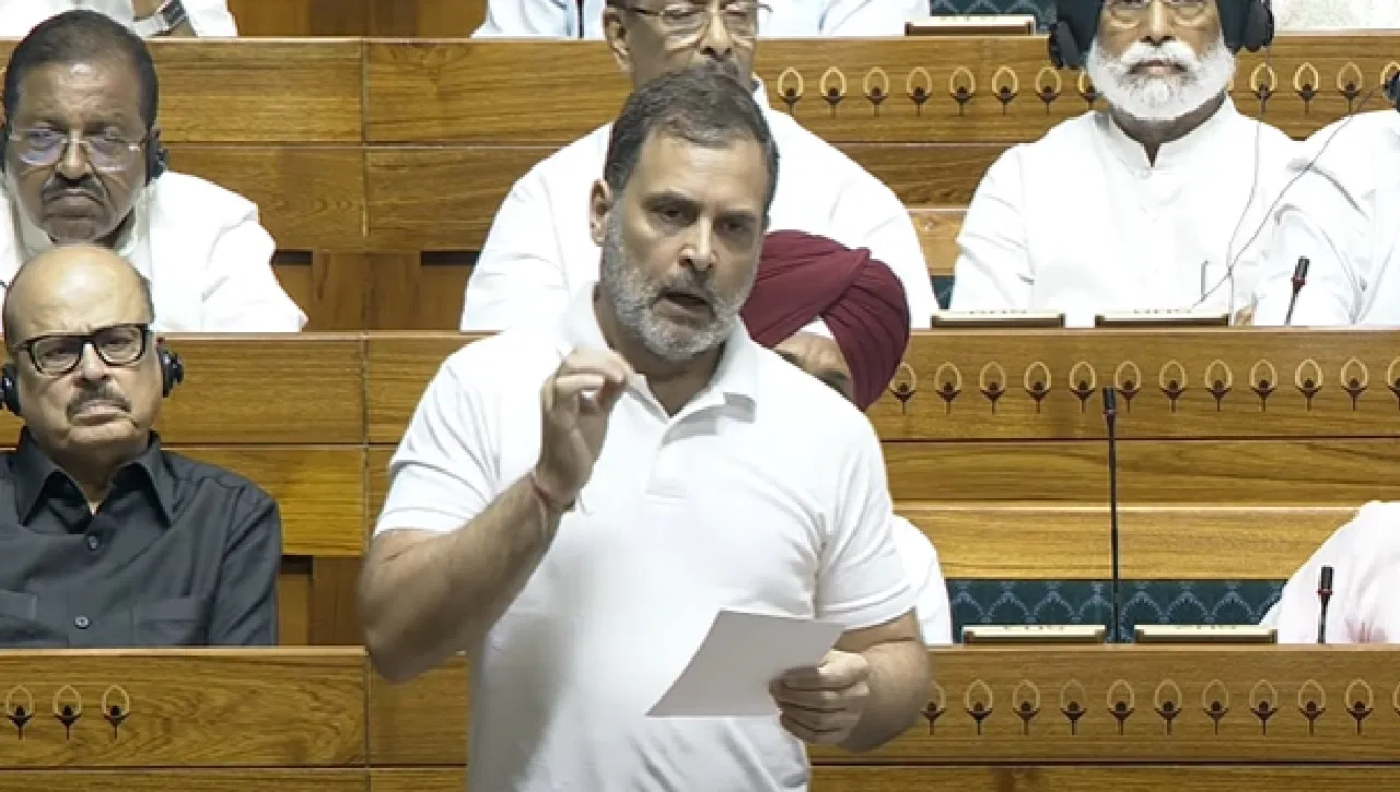 'हम सेना के साथ, लेकिन सरकार की नीति में कमी': राहुल गांधी