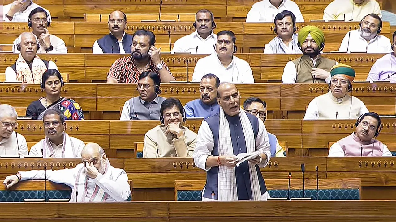 भारत का दुनिया को संदेश, राजनाथ बोले- शेर मेंढक मारे तो अच्छा संदेश नहीं