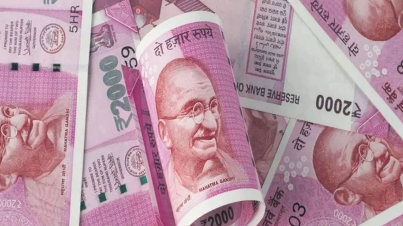 अब भी बाजार में मौजूद हैं हजारों करोड़ के ₹2000 के नोट: आरबीआई का खुलासा