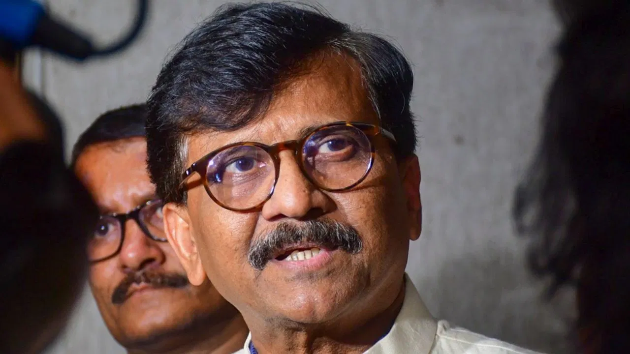 दिशा सालियान केस: आदित्य ठाकरे से माफी मांगें फडणवीस- संजय राउत